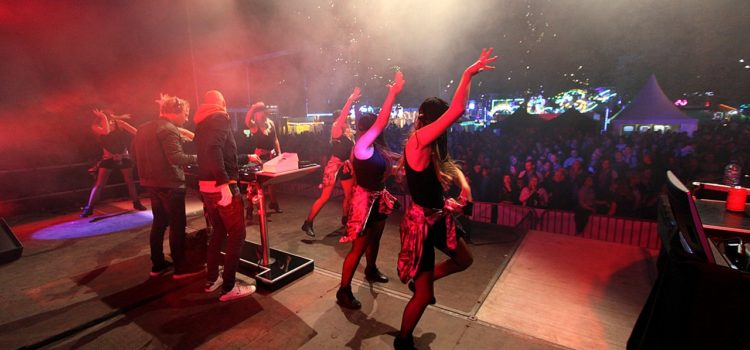 Line-up zaterdag 14/09/’19 Raadhuisplein + Beat Up powered by Karwei Line-up zaterdag 14/09/’19 Raadhuisplein + Beat Up powered by Karwei